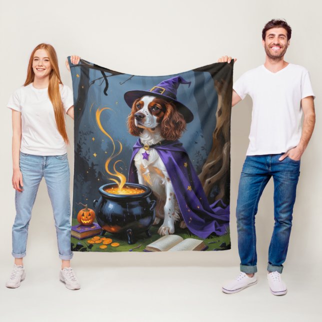 Couverture Polaire Brittany Spaniel Chien Whimsical Halloween Peintur (En situation)