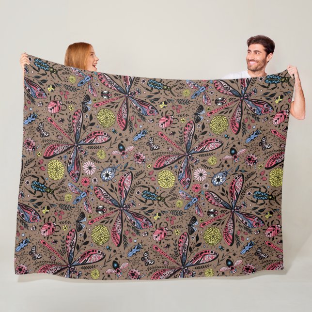 Couverture Polaire Bugs de Doodle sur mocha brown (En situation)