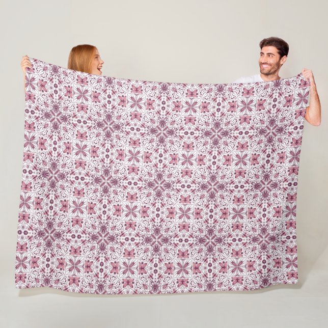 Couverture Polaire Buissons, magenta foncé et rose sur blanc (En situation)