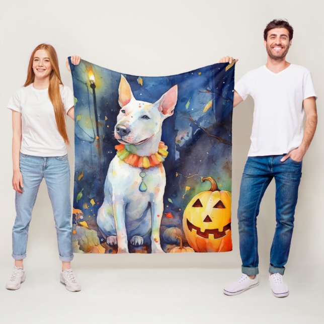 Couverture Polaire Bull Terrier Halloween avec citrouilles effrayant  (En situation)