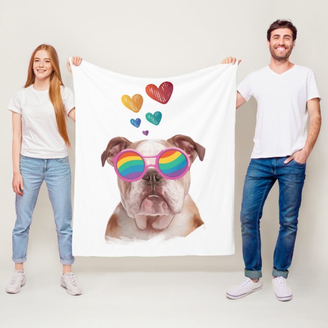 Couverture Polaire Bulldog anglais avec des coeurs Saint-Valentin (En situation)
