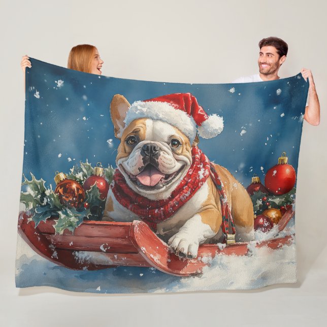 Couverture Polaire Bulldog dans Sledge Let it Neige Noël (En situation)