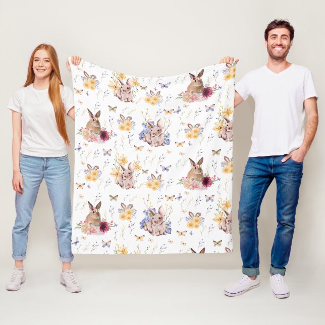 Couverture Polaire Bunny célèbre la fête de Pâques avec des papillons (En situation)