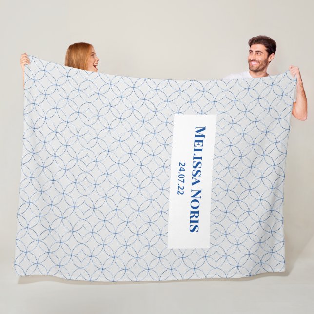 Couverture Polaire Cadeau Baptême JW personnalisé - cercle bleu  (En situation)
