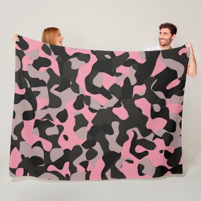 Couverture Polaire Camo rose et noir (En situation)