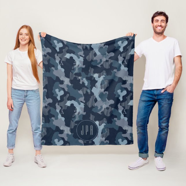 Couverture Polaire Camouflage bleu marine 3 Monogrammes Motif militai (En situation)