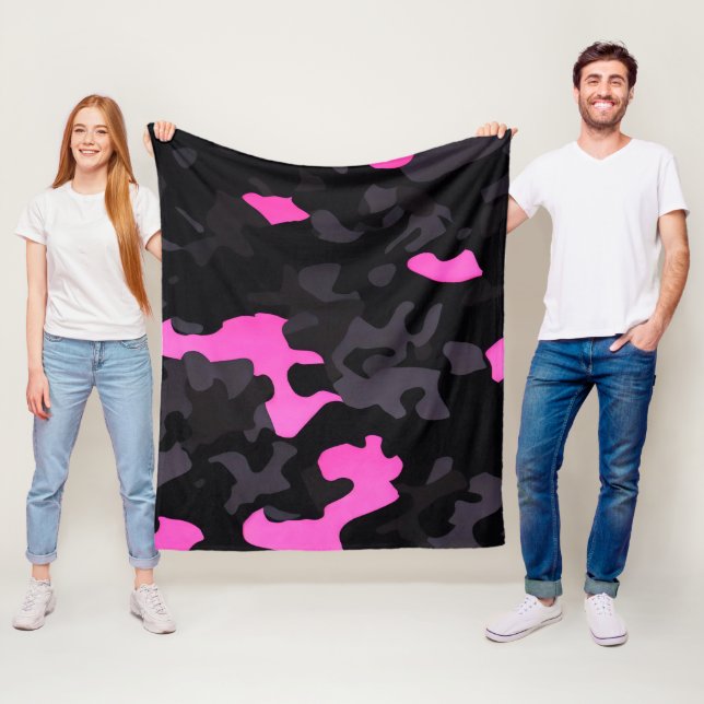 Couverture Polaire Camouflage rose et noir (En situation)