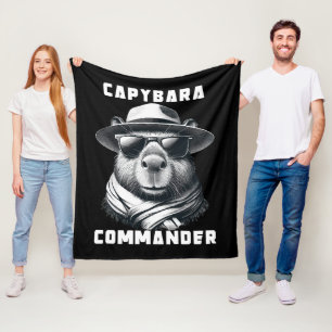 Couverture Polaire Capybara avec lunettes de soleil Capy Commander