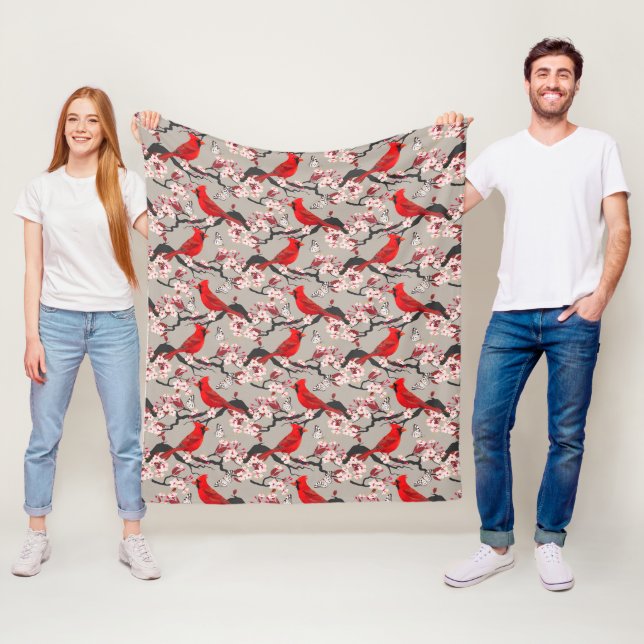 Couverture Polaire Cardinaux Rouges Et Fleurs De Cerisier (En situation)