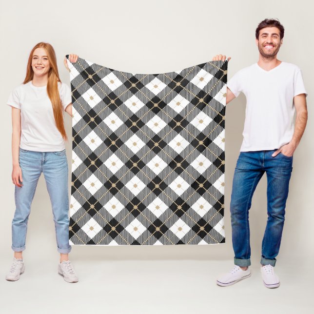 Couverture Polaire Carreaux Noir Blanc et Or (En situation)