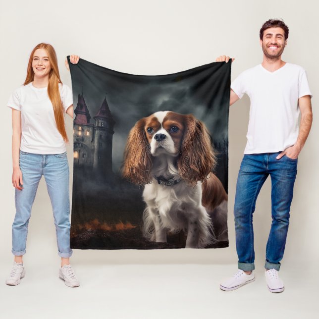 Couverture Polaire Cavalier King Charles Spaniel Halloween Effrayant (En situation)
