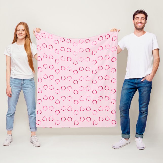 Couverture Polaire cercles de coeur rouge sur rose (En situation)