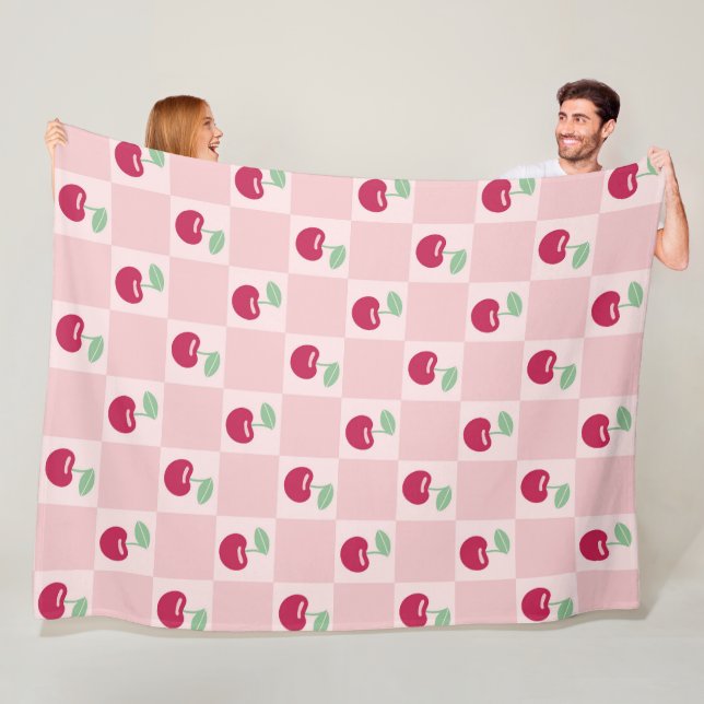 Couverture Polaire Cerise Checkerboard délice (En situation)