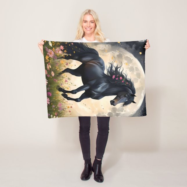Couverture Polaire Champ de fleur de lune de cheval noir, (En situation)