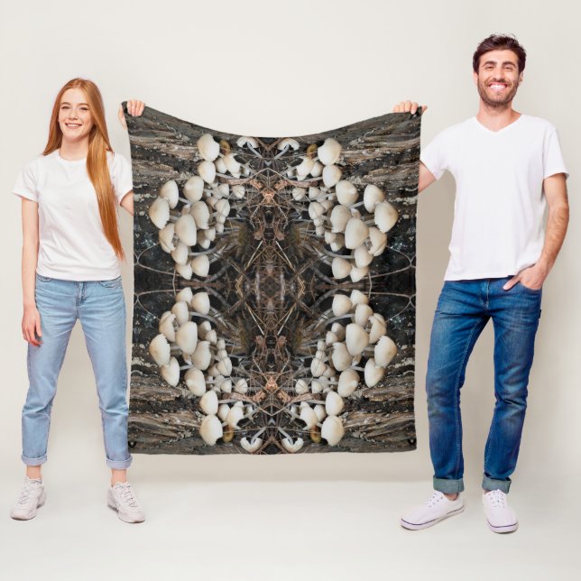 Couverture Polaire Champignons sauvages blancs Motif naturel Abstrait (En situation)