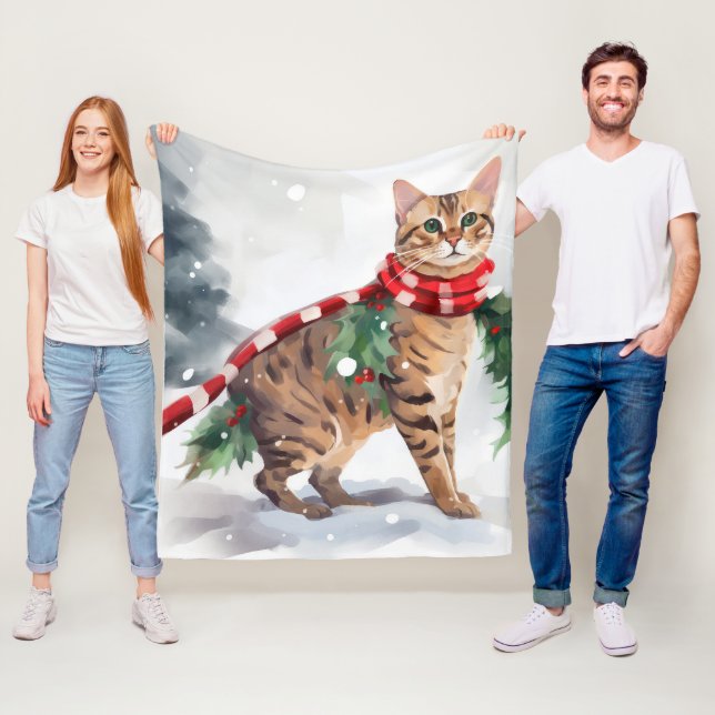 Couverture Polaire Chat Bengal dans Noël enneigé  (En situation)