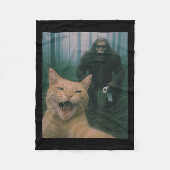 Couverture Polaire Chat Drôle Surpris Happy Selfie Avec Bigfoot Sasq (Devant)