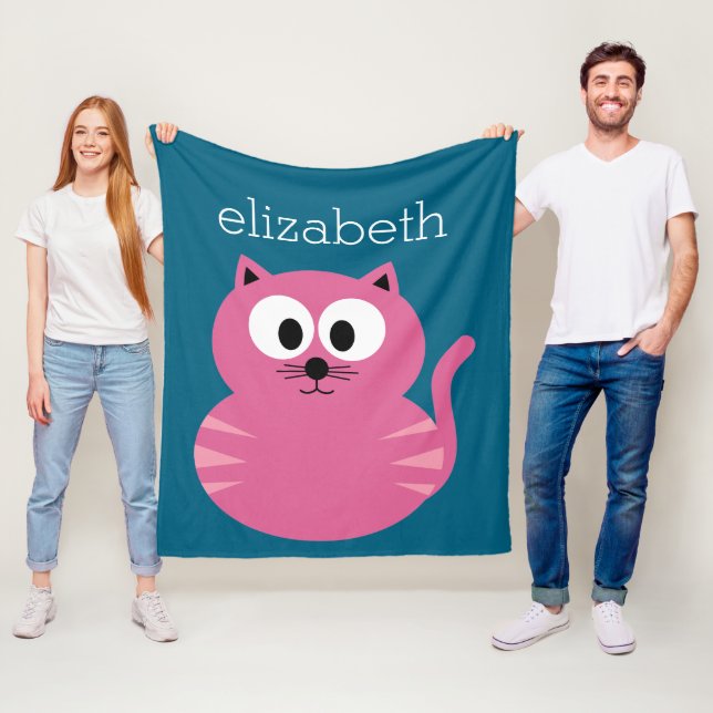 Couverture Polaire Chat gras rose mignon - Arrière - plan bleu (En situation)