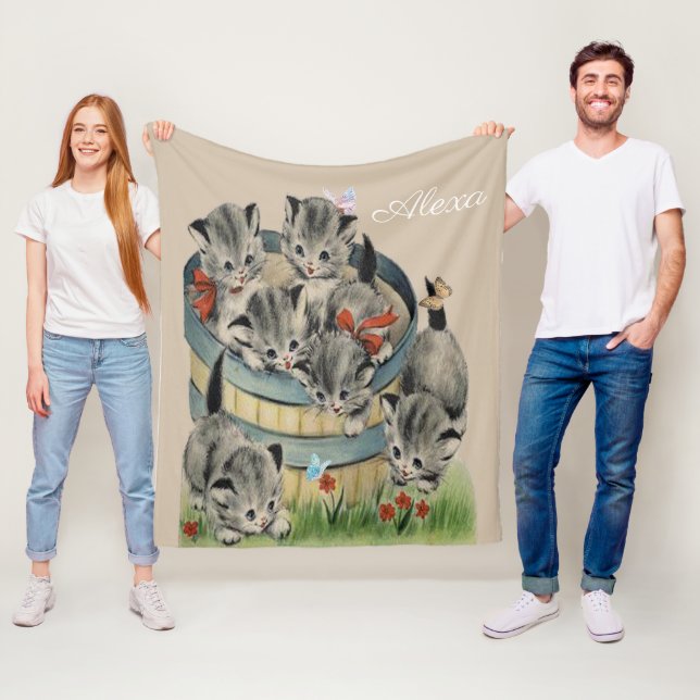Couverture Polaire Chatons Gris Tabby Adorables Dans Un Panier Avec P (En situation)