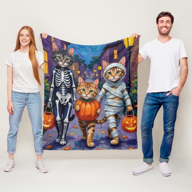 Couverture Polaire Chats Maine Coon faisant Trick-or-Treating pour Ha (En situation)