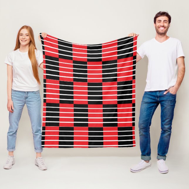 Couverture Polaire Chèques et bandes rouges noirs (En situation)