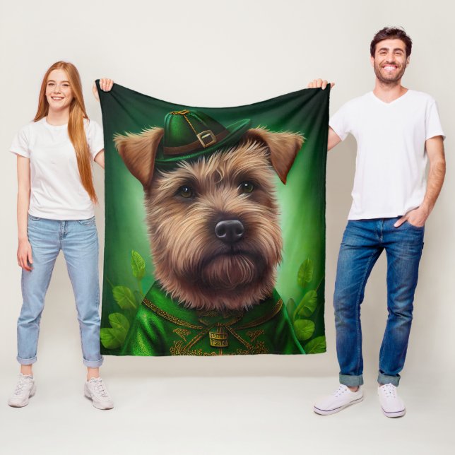 Couverture Polaire Chesapeake Bay Terrier en tenue de jour St. Patric (En situation)