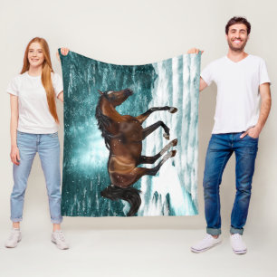 Couverture Polaire Cheval arabe galopant sur le thème de l'hiver