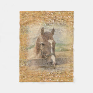 Couverture Polaire Cheval Brown avec le licou sur le vieux bois