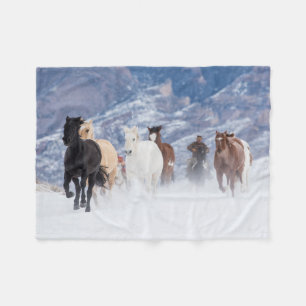 Couverture Polaire Cheval courant à travers la neige