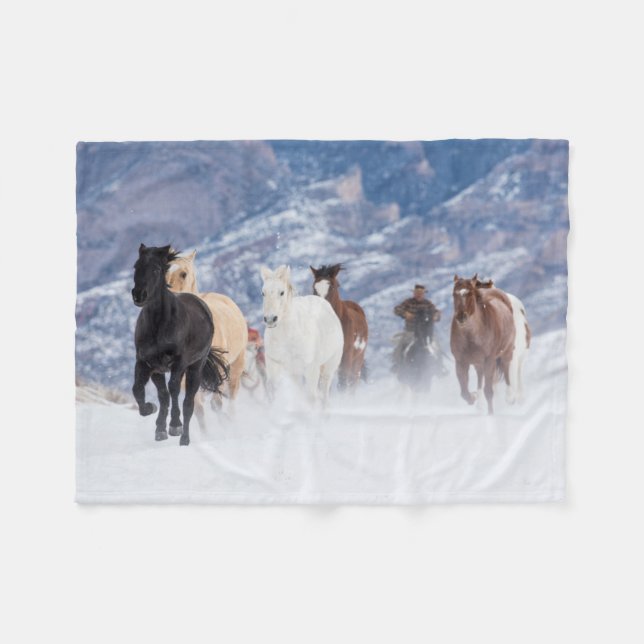 Couverture Polaire Cheval courant à travers la neige (Devant (Horizontal))