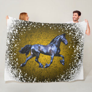 Couverture Polaire Cheval friésien, trot d'étalon noir, or de neige