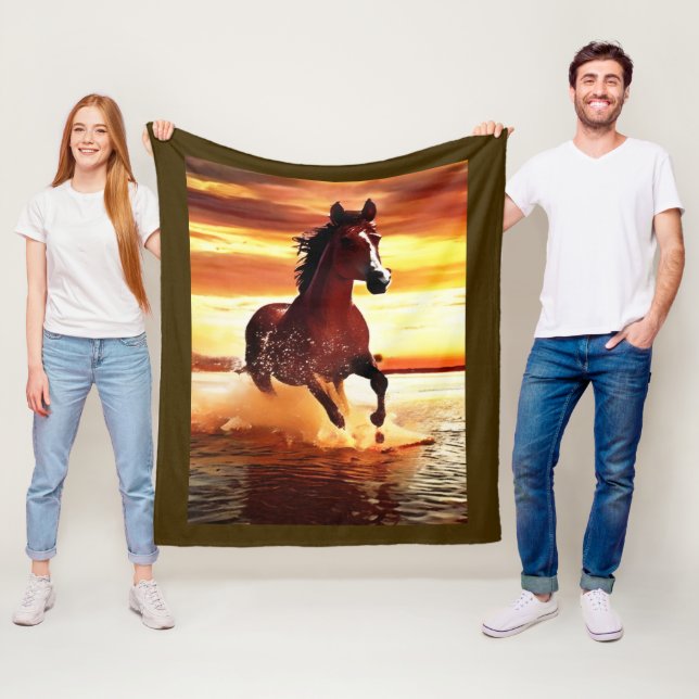 Couverture Polaire Cheval Sauvage À Travers Le Surf Bordé (En situation)