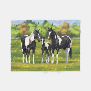 Couverture Polaire Chevaux De Peinture De Pinto Noir En Pâturage Été