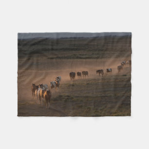 Couverture Polaire Chevaux sauvages marchant vers le désert