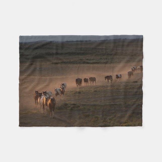 Couverture Polaire Chevaux sauvages marchant vers le désert (Devant (Horizontal))