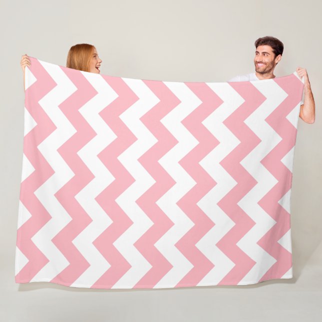 Couverture Polaire Chevron rose (En situation)