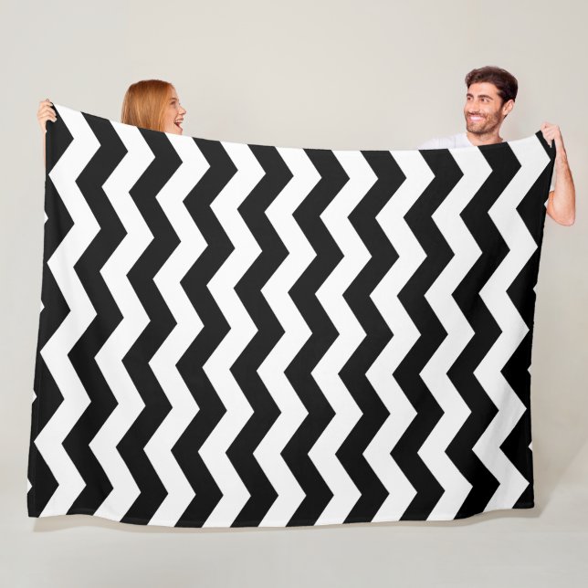 Couverture Polaire Chevron Zigzag Noir Et Blanc (En situation)