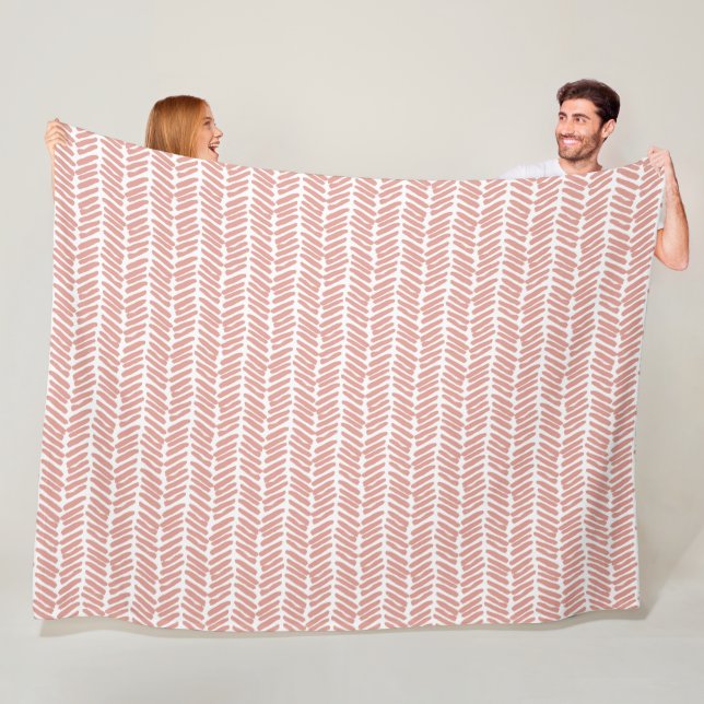 Couverture Polaire Chic corail blanc bleu rose Abstrait Chevron Art (En situation)
