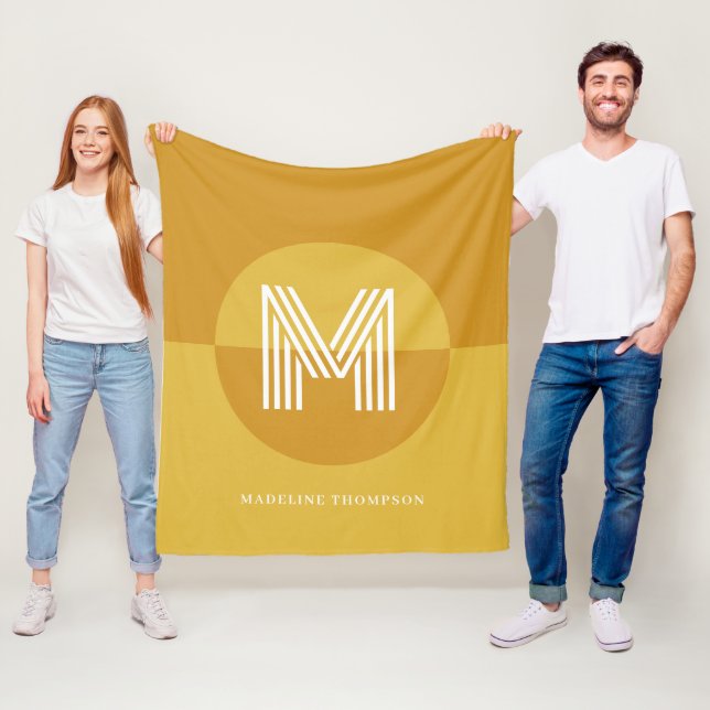 Couverture Polaire Chic moutarde jaune géométrique Monogramme moderne (En situation)