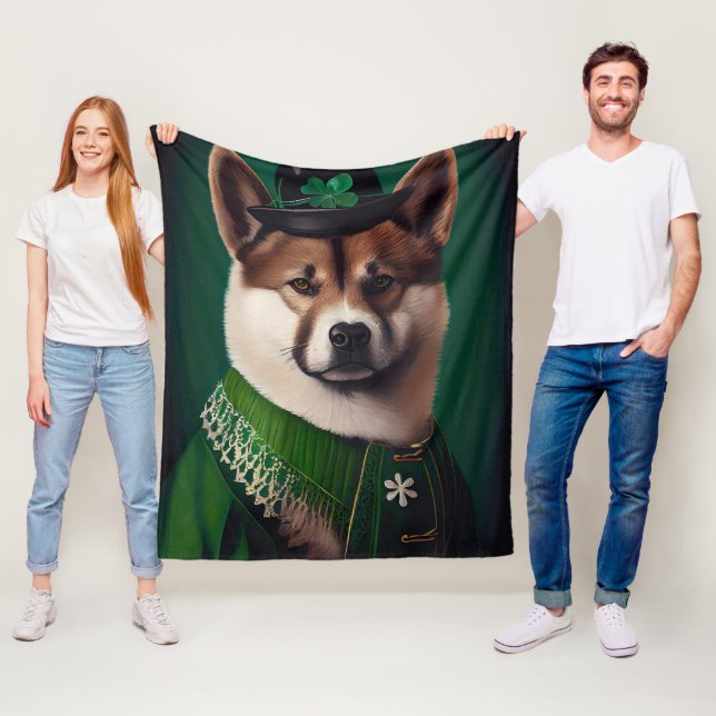 Couverture Polaire Chien akita en tenue de la Saint Patrick's Day (En situation)