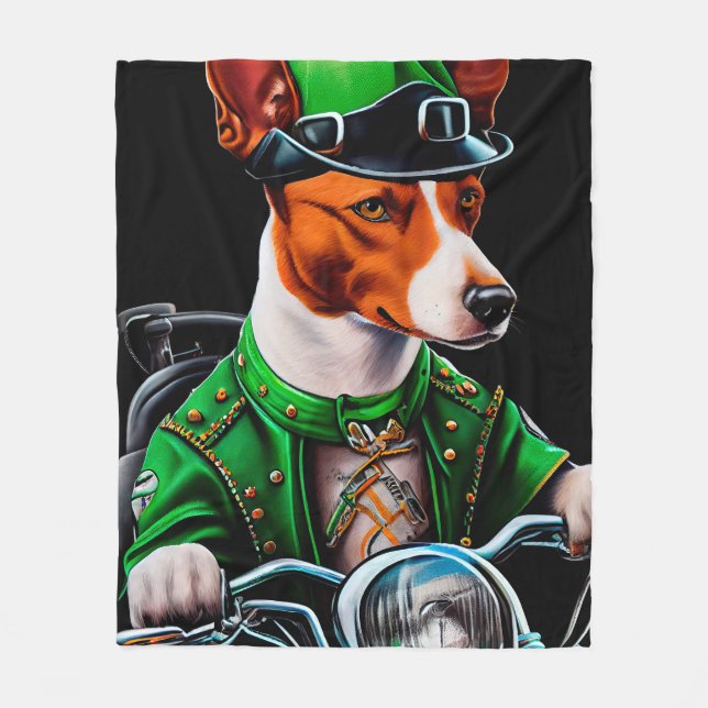 Couverture Polaire Chien Basenji conduisant un vélo la Saint-Patrick (Devant)