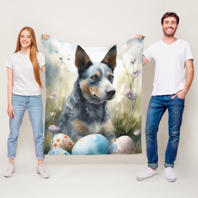Couverture Polaire Chien Blue Heeler avec Vacances d'Œufs de Pâques  (En situation)