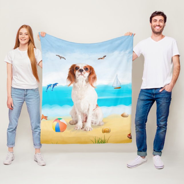 Couverture Polaire Chien Cavalier King sur la Plage (En situation)
