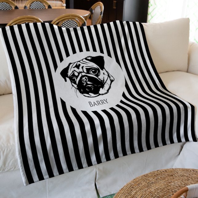 Couverture Polaire chien de carlin personnalisé design tendance perso (modern trendy striped pug dog blanket , fun persoanlized with a special name , ideal for gifting)