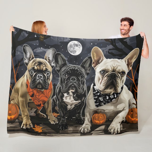 Couverture Polaire Chien de taureau français Halloween Éffrayant (En situation)