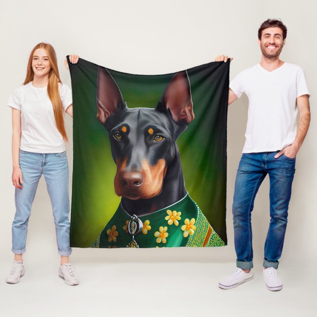 Couverture Polaire Chien Doberman en tenue de la Saint-Patrick (En situation)