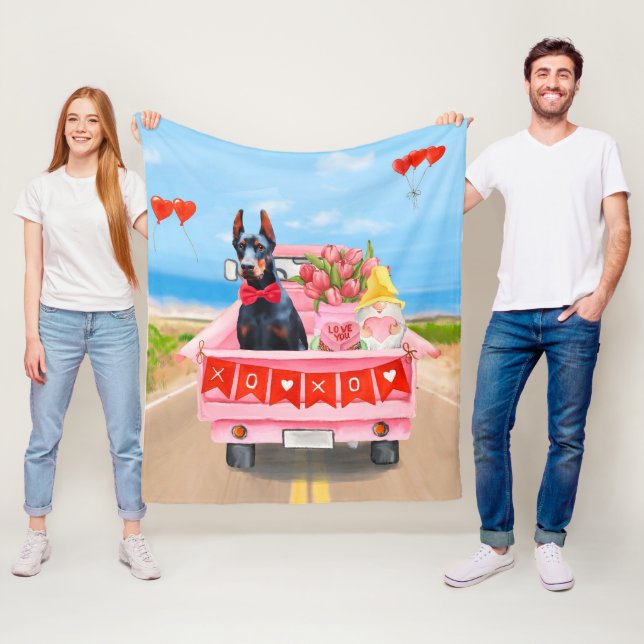 Couverture Polaire Chien Doberman Saint-Valentin Camion Cœurs (En situation)