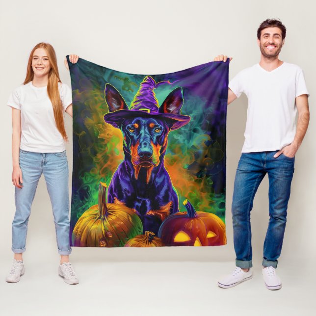 Couverture Polaire Chien Dobermann effrayant Sorcière d'Halloween et  (En situation)