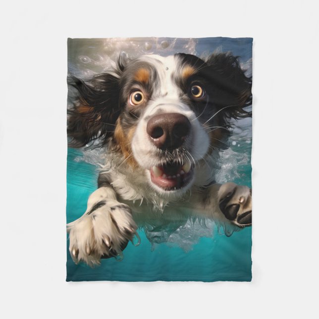 Couverture Polaire Chien Excité Nageant Sous L'eau Design (Devant)