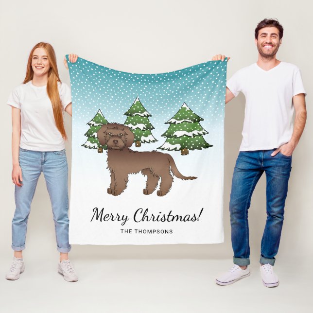 Couverture Polaire Chien Mini Goldendoodle Brun Dans Une Forêt D'Hive (En situation)
